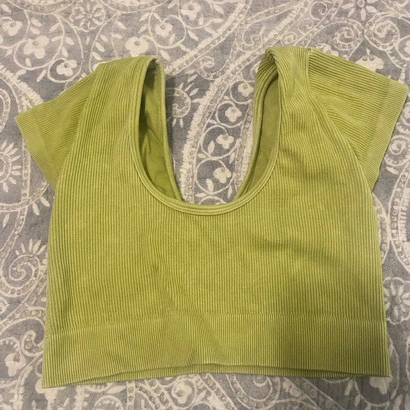 Seamless Aerie Ribbed V-Neck Cropped T-shirt Bright Lime Small Gold Ring Accent - Picture 2 of 7
